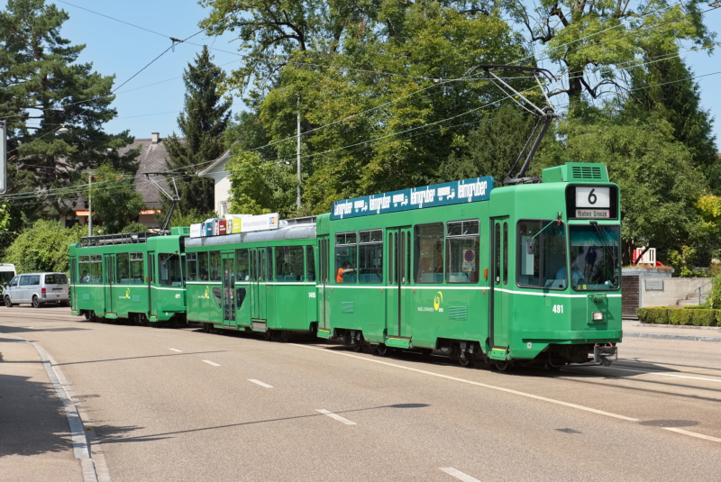 Be 4/4 491 mit B 1495 und Be 4/4 477