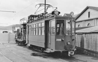 Xe 2/2 2006 mit X 2205 und X 2227